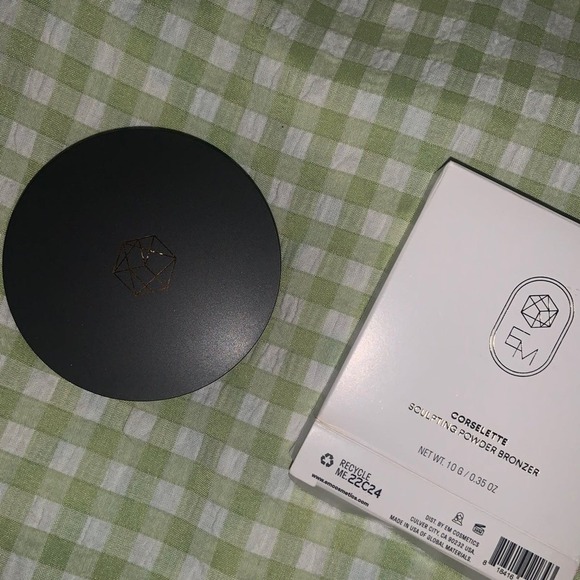 Em cosmetics sculpting bronzer NIB - Picture 1 of 2